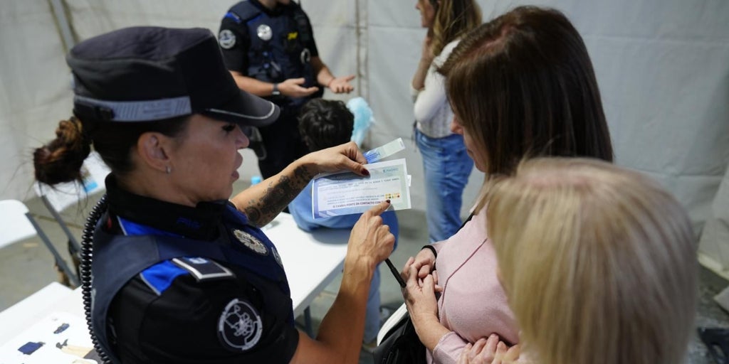 'Pulseras centinela' para que no echen droga en la copa durante las fiestas en Madrid: «Nos tranquiliza»