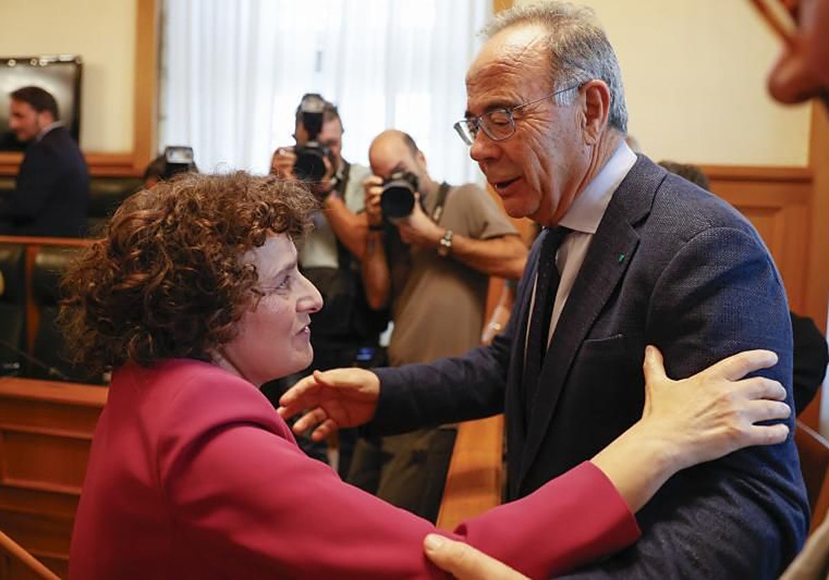 Sanmartín y Sánchez Bugallo, en una imagen de 2023, cuando se produjo el relevo en la Alcaldía