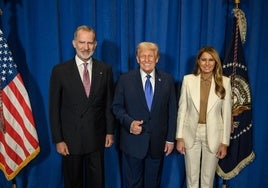 La Casa Blanca distribuye cuatro días después la foto de Trump con Felipe VI