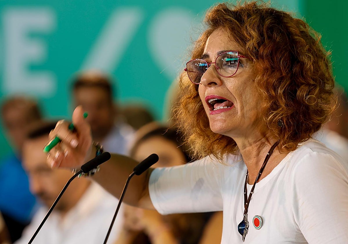 María Jesús Montero al PP: «Está alimentando a la bestia de Vox y se los va a comer»