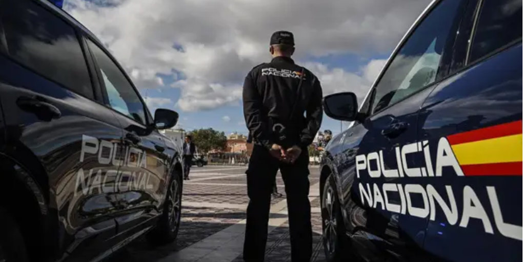 Padre e hijo detenidos por la muerte de una joven en Badajoz cuyo cuerpo apareció entre las llamas de un incendio