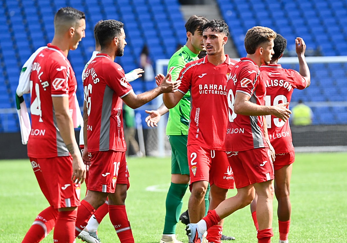 Los jugadores del Córdoba CF se felicitan por el tanto del empate