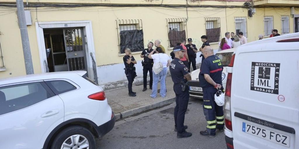 Padre e hijo detenidos por la muerte de una joven en Badajoz cuyo cuerpo apareció entre las llamas de un incendio