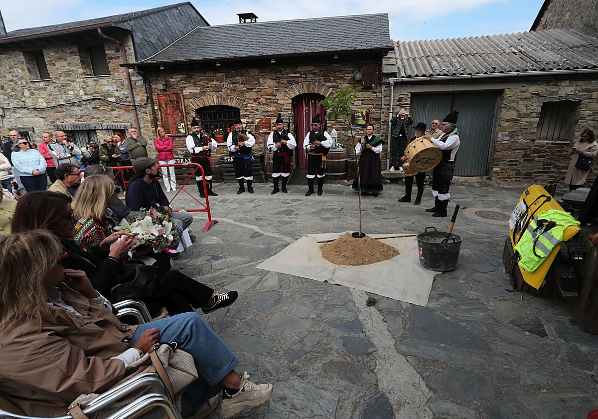Homenaje al fallecido Nacho Rumbao, bombero forestal