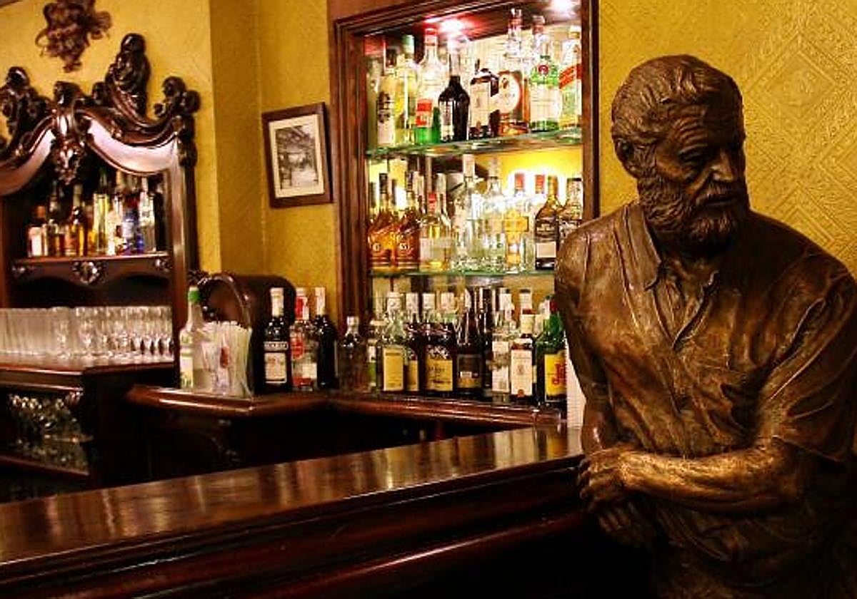 La ruta de Pamplona que inspiró a Hemingway: cafeterías, hoteles y otros rincones por los que pasó el autor