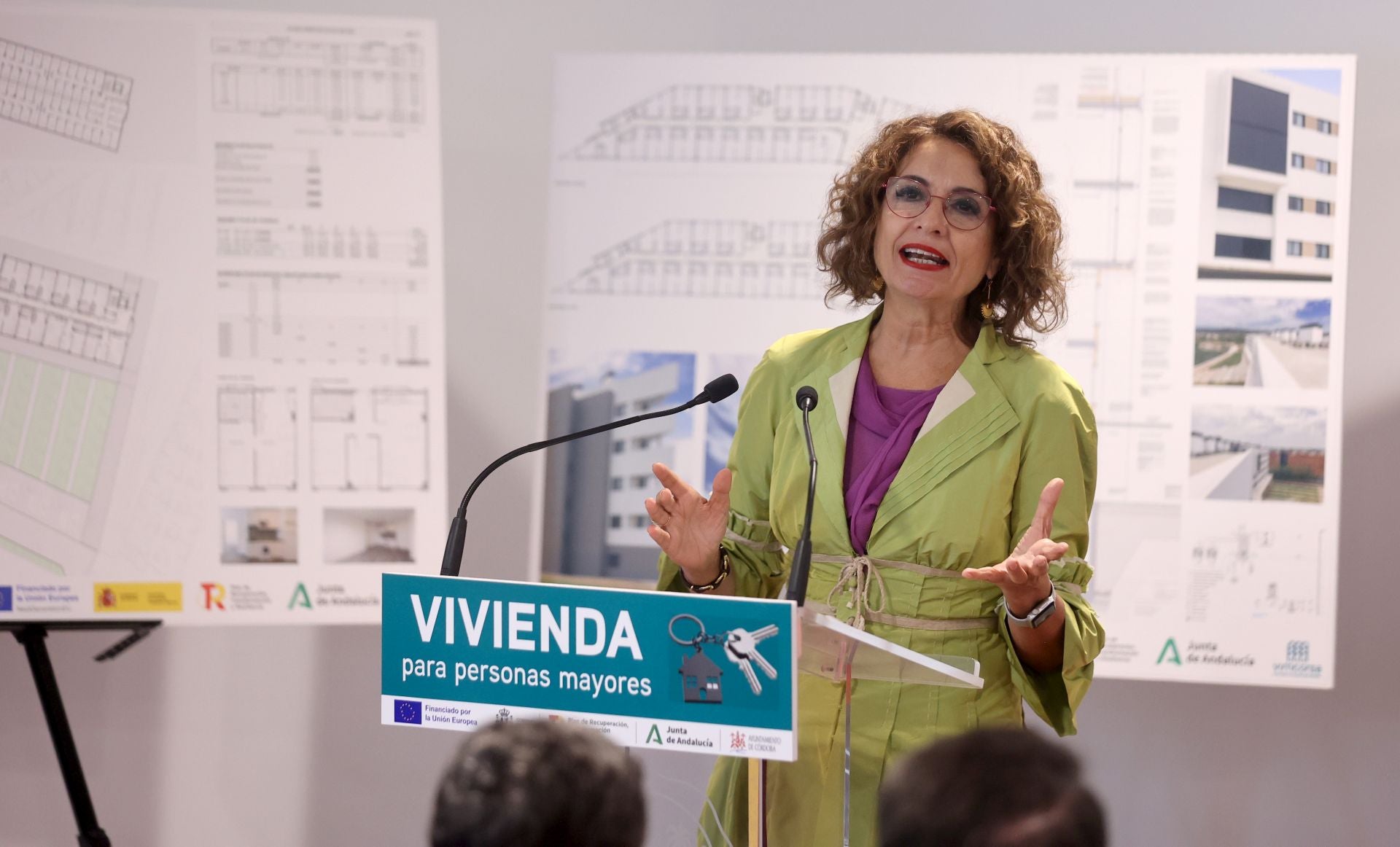 La emocionante entrega de llaves a mayores para sus pisos en Córdoba, en imágenes