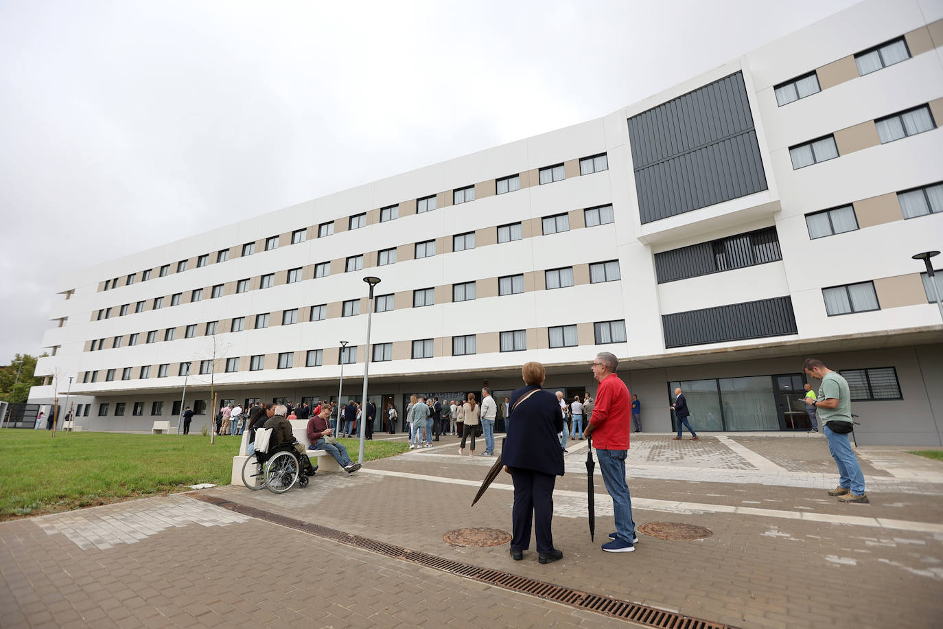La emocionante entrega de llaves a mayores para sus pisos en Córdoba, en imágenes