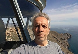 Treinta años iluminando el mar: se jubila el último farero de Almería