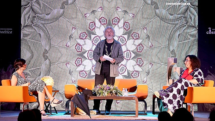 Manuel Rivas: «La literatura, igual que el periodismo, tiene que ser el lugar donde habite el por qué»