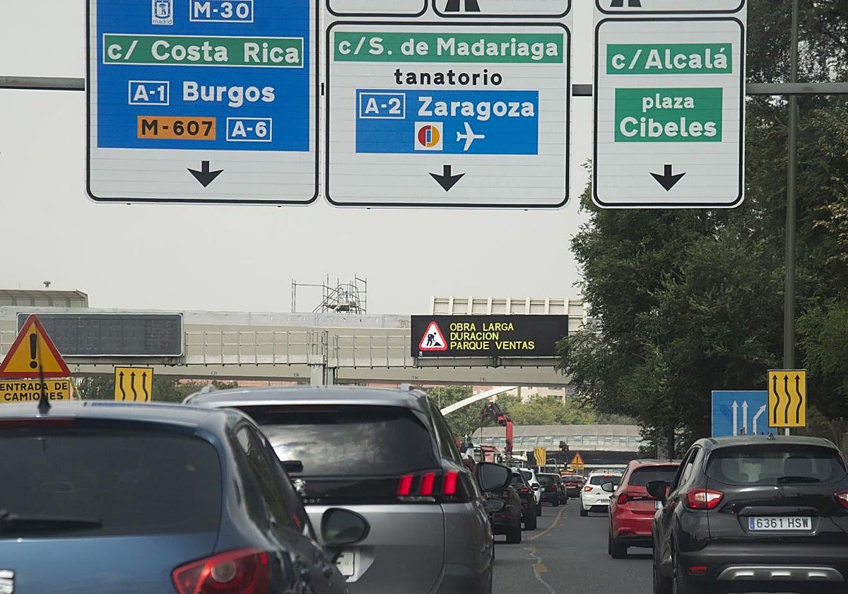 Tráfico durante las obras en la M-30 a la altura del puente de Ventas