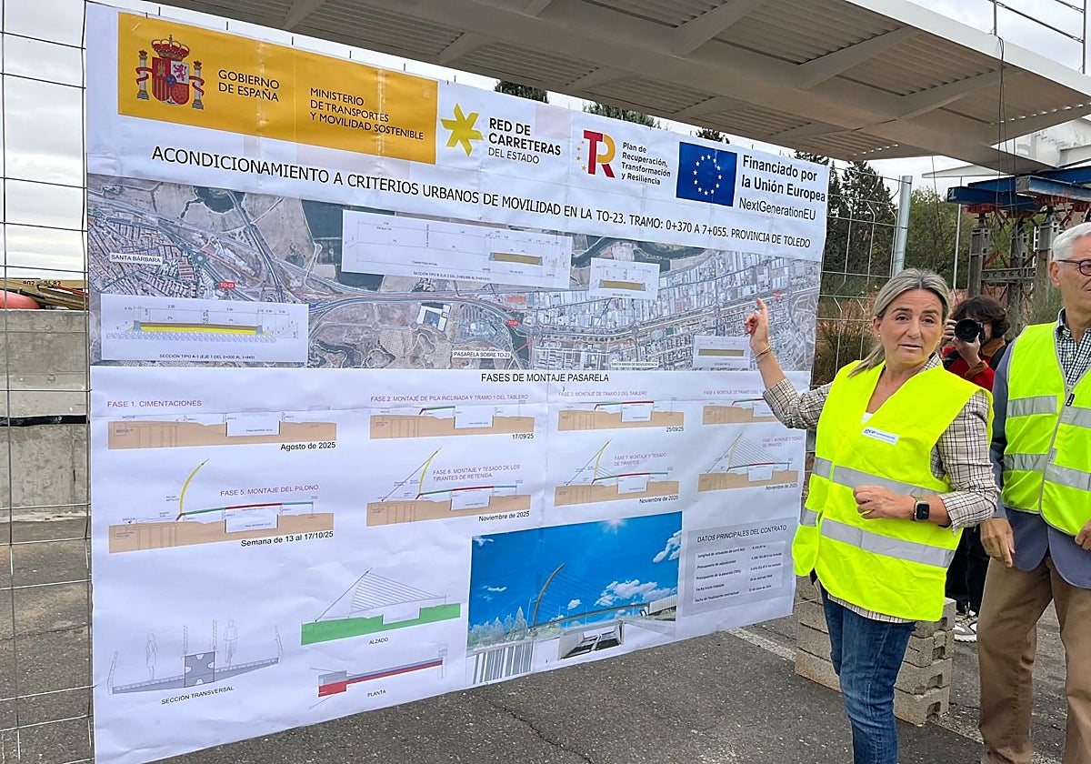 Milagros Tolón, con el plano de las obras