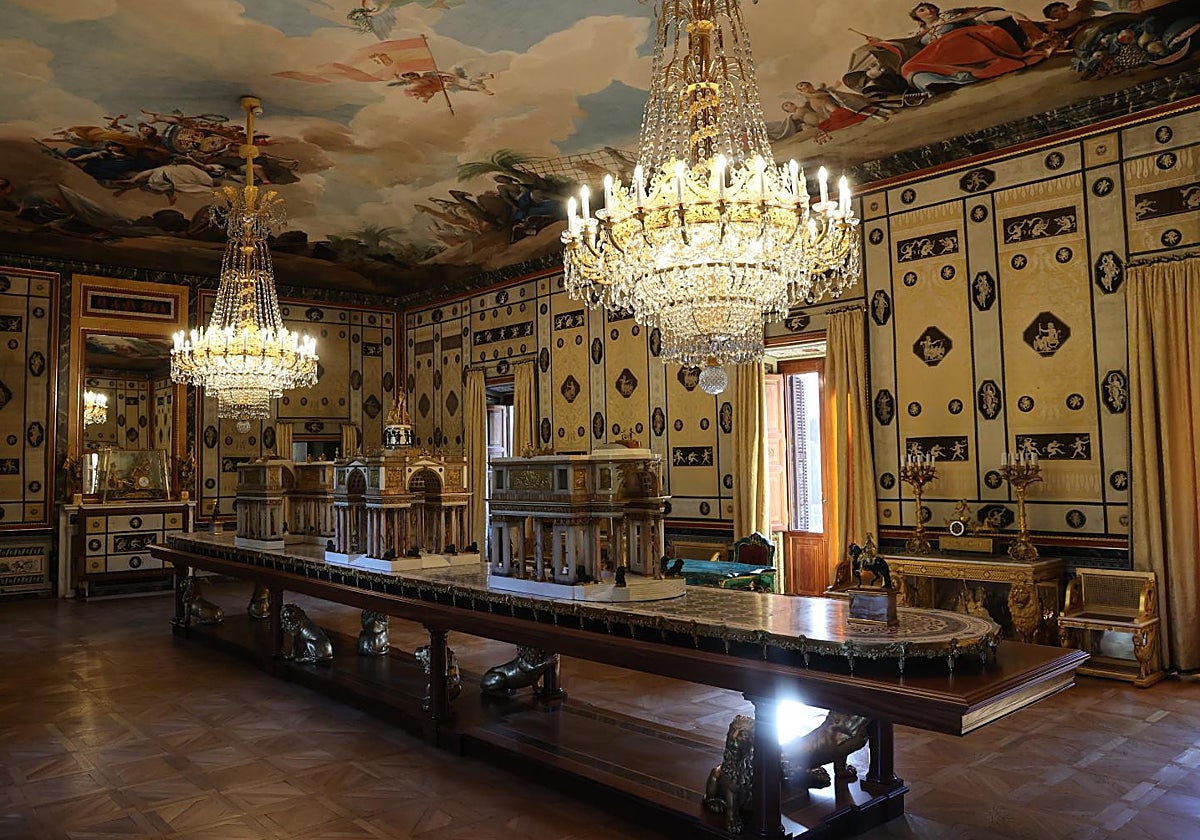 Estancia de la Casa del Labrador con una mesa de billar
