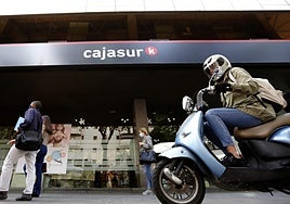 Kutxabank hace oficial la absorción de Cajasur en su web desde este 1 de octubre