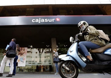 Kutxabank hace oficial la absorción de Cajasur en su web desde este 1 de octubre