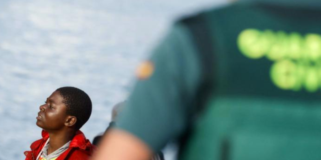 Marcha atrás con el primer menor inmigrante que iba a ser trasladado desde Canarias: tiene 19 años