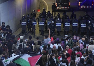 Dos detenidos por desórdenes y tenencia de artefactos incendiarios en la manifestación de Barcelona tras la interceptación de la Flotilla