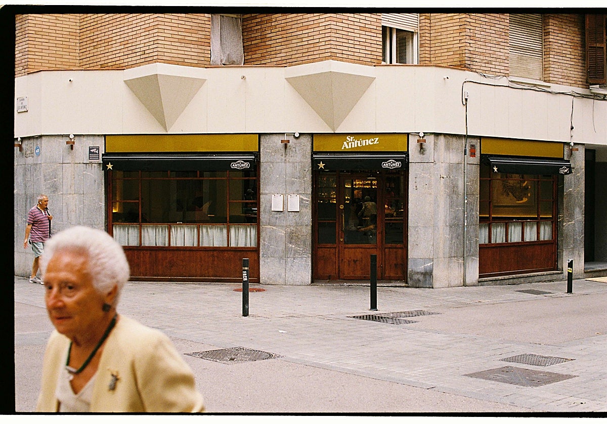 La esquina entre las calles Neptú y Luis Antúnez ha reabierto manteniendo el histórico nombre del que fue gobernador civil de Barcelona con el alcalde Rius i Taulet