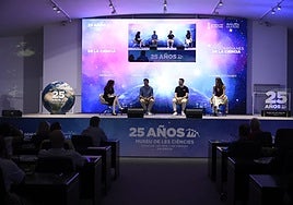 Cerca de 500 personas llenan el auditorio del Museo de las Ciencias de Valencia en la conferencia 'Los guardianes de la ciencia'