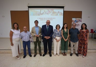 Madres que hacen la ESO para ayudar a sus hijos: así son los logros educativos en Las Palmeras