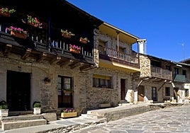 El pueblo más bonito de España para viajar en octubre está en Castilla y León, según National Geographic: cuál es, dónde está y sus mejores restaurantes