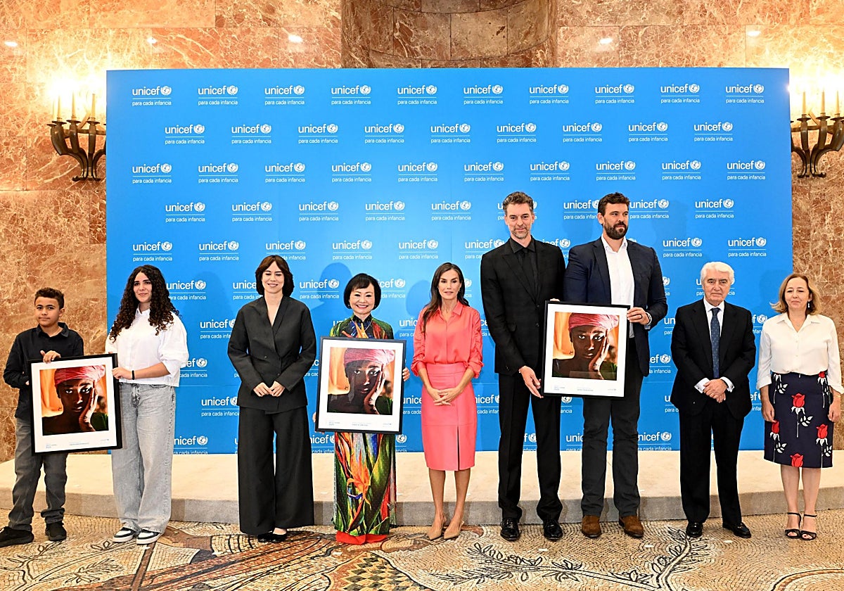 La Reina, junto a los galardonados con el premios Unicef España 2025