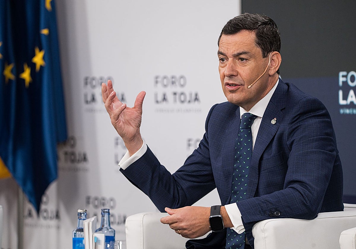 Juanma Moreno, en el foro de La Toja