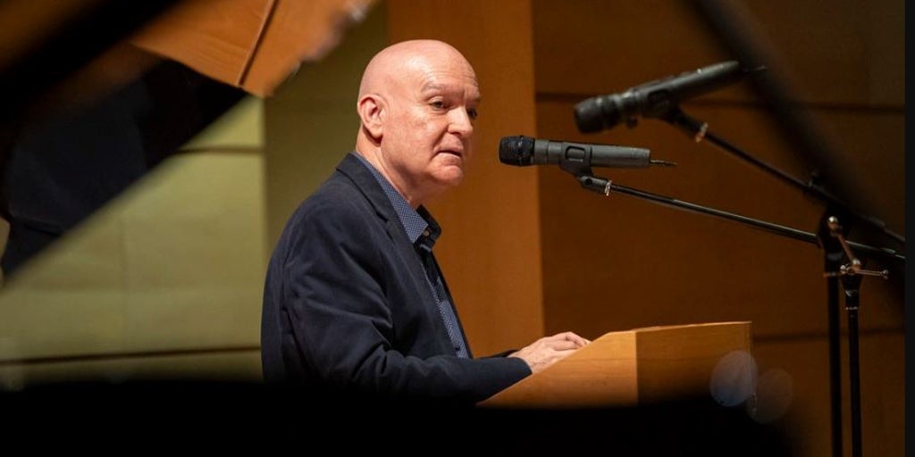 Teo Serna, con el poemario  El azogue y la plata , se alza con el Premio de la Crítica de Poesía de Castilla-La Mancha