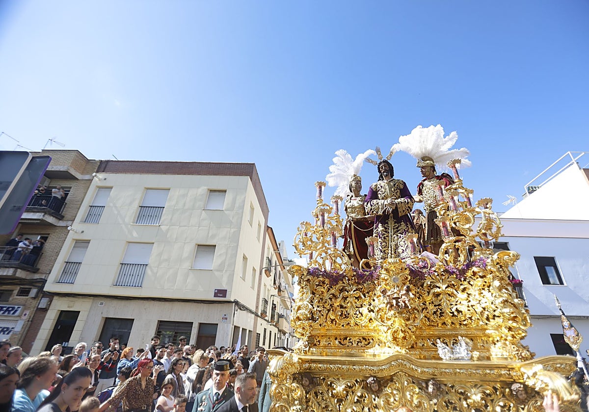 Cielo azul sobre el paso de misterio de la Redención, el pasado Lunes Santo