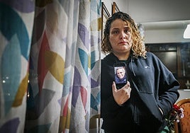 El doble drama de Mariu, la mujer del fallecido en la explosión de Vallecas: «No hubiera sobrevivido sin la ayuda de la gente»