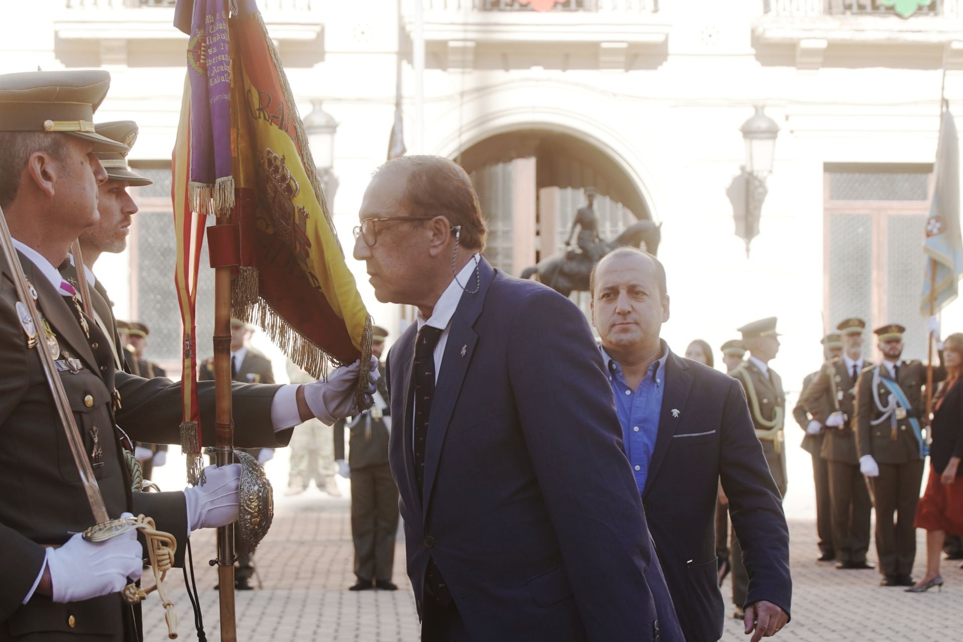 Las imágenes de la jura de bandera civil por los 175 años de la Academia de Caballería de Valladolid