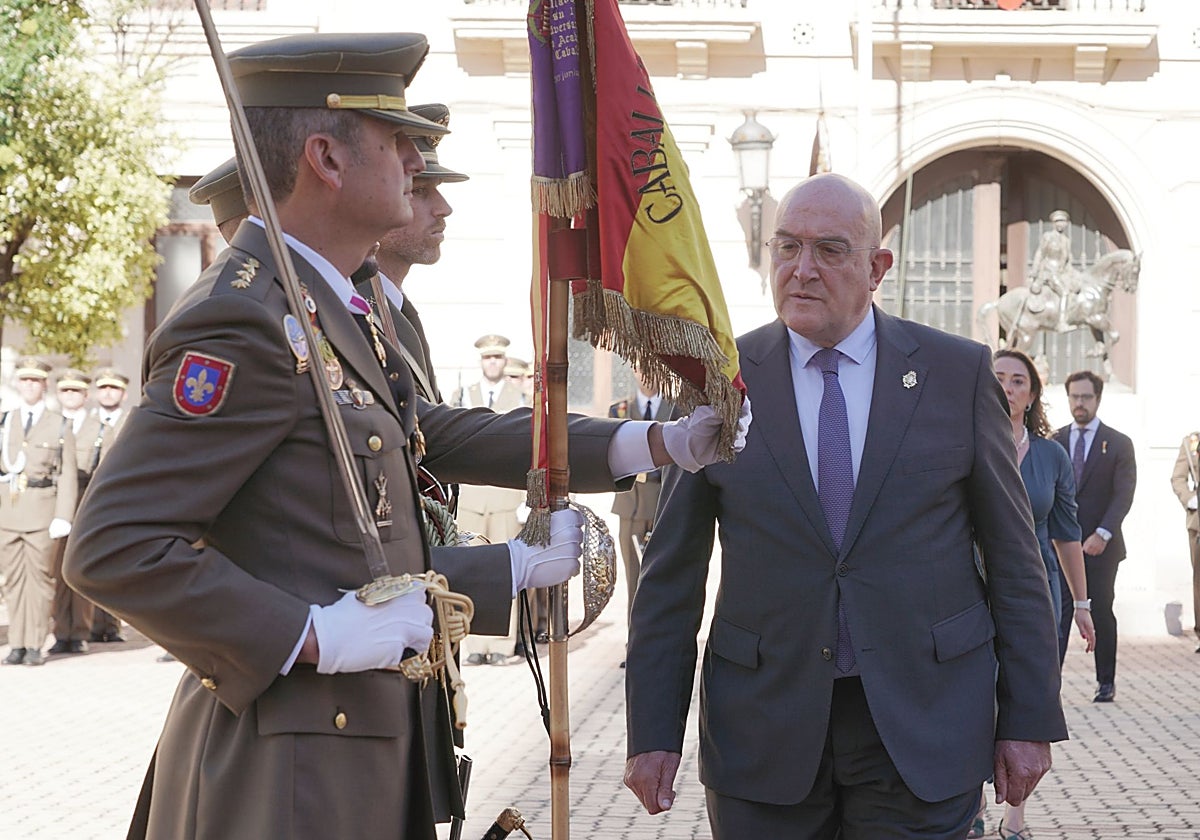 Las imágenes de la jura de bandera civil por los 175 años de la Academia de Caballería de Valladolid