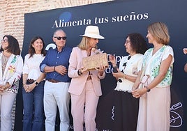 La Infanta Elena recibe el Garbanzo en la Feria de Labajos (Segovia)