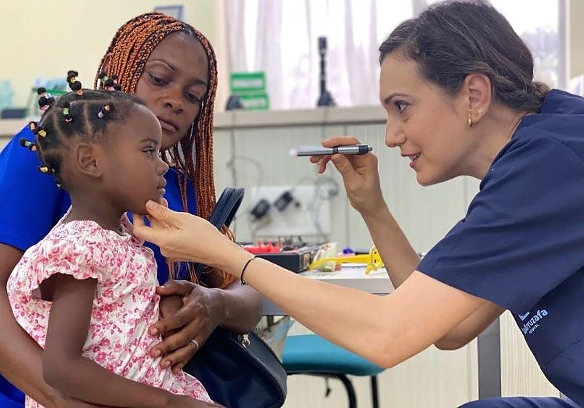 Facultativa de la Fundación Arruzafa en una misión sanitaria internacional