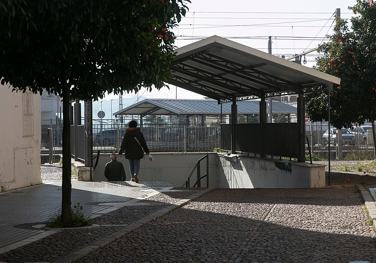 Paso subterráneo en el barrio periférico de Villarrubia
