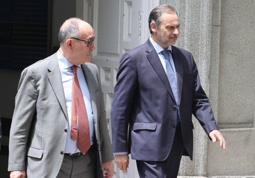 El juez cree que Ábalos y Koldo García recibieron «ingresos irregulares y opacos» y vincula el patrimonio de ambos