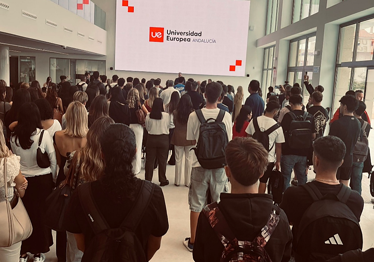 Alumnos en la presentación del inicio del curso académico de la Universidad Europea en Málaga