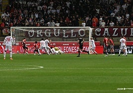 0-0: El Albacete suma un punto en León tras ser mejor primero y resistir con 10 después