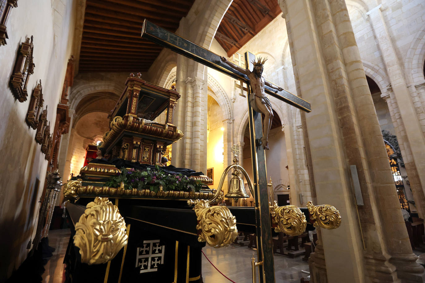 Las cofradías de la provincia esperan el Vía Crucis Magno en Córdoba, en imágenes