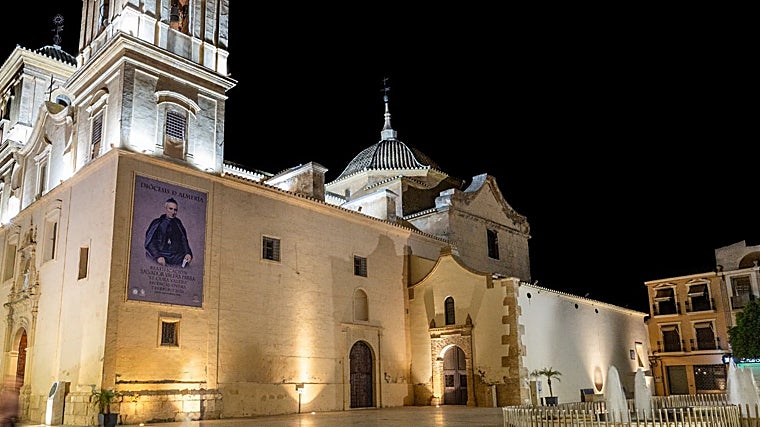 El cartel para la beatificación del Cura Valera ya luce en la iglesia de Huércal-Overa