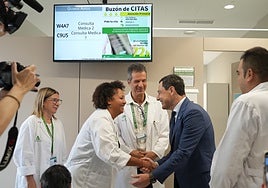 Juanma Moreno inaugura un centro de salud en Almería que estaba pendiente desde hace 15 años