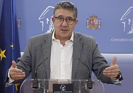 Patxi López se confunde al afirmar que hay pagos en metálico en el Congreso y su grupo lo matiza