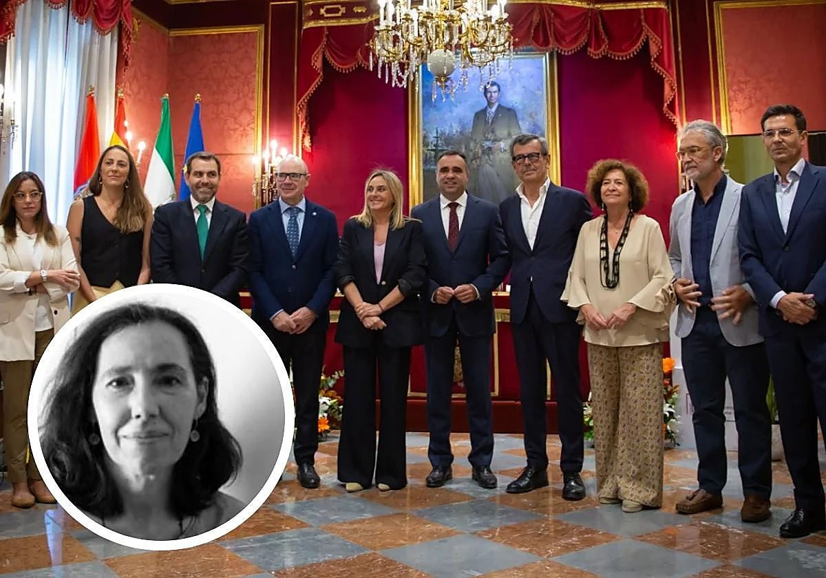 Foto de familia tras la reunión del consorcio y, a la izquierda, Pilar Tassara, su nueva directora