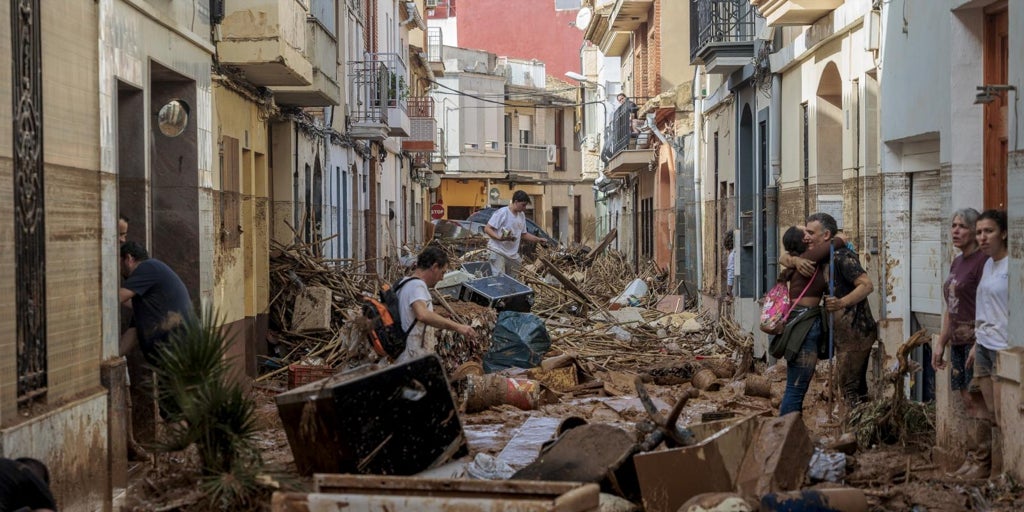 La Generalitat reconoce la solidaridad del pueblo valenciano tras la dana con las distinciones del 9 de octubre