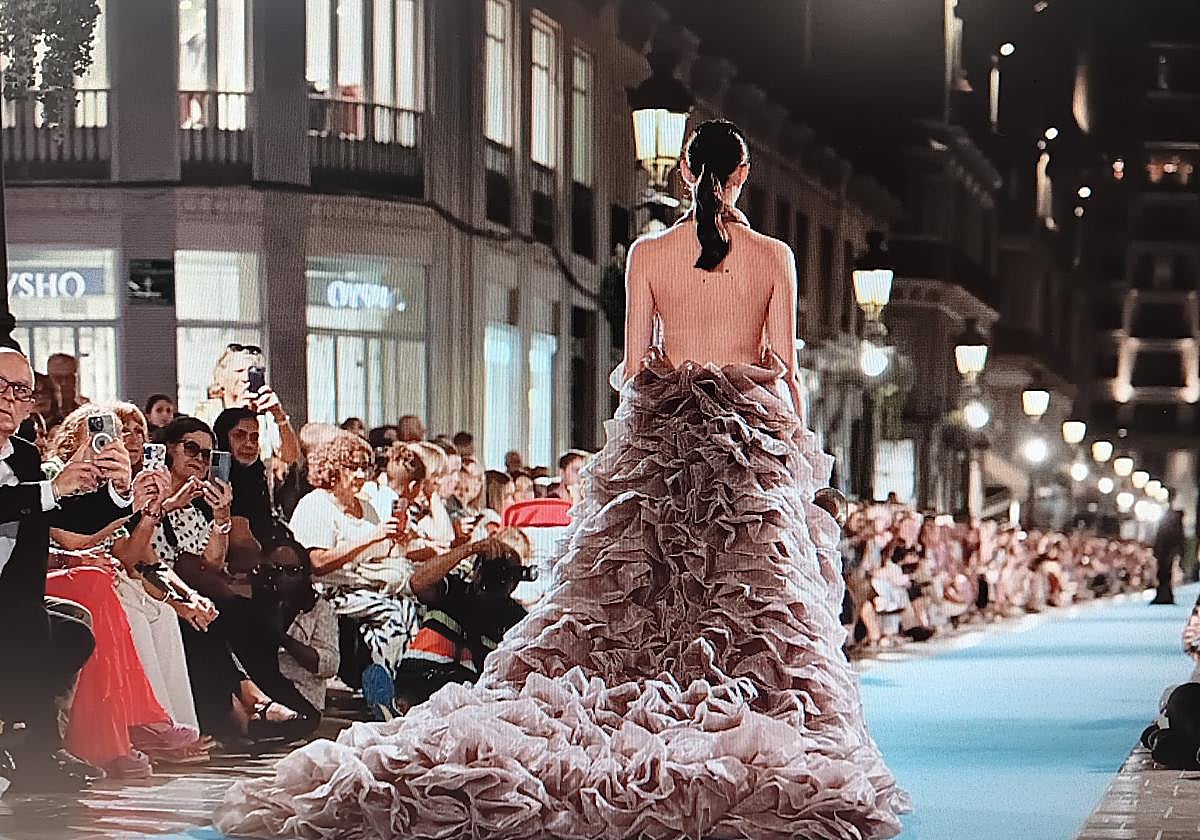 Una de los modelos de José Perea en la Pasarela Larios