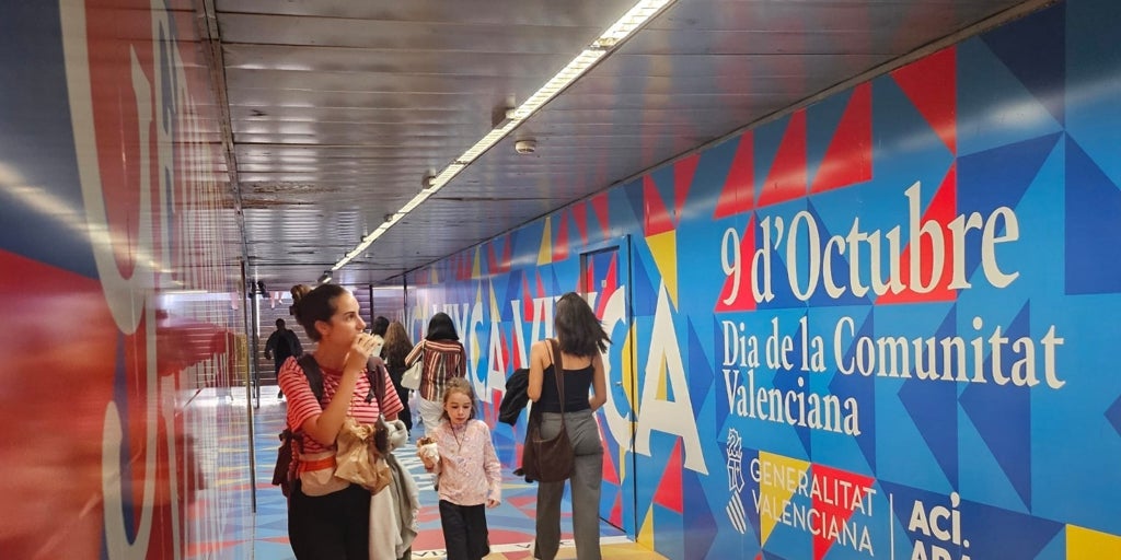 Horario nocturno de Metrovalencia para asistir al espectáculo de drones y al castillo de fuegos artificiales