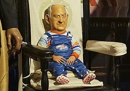 Una figura del muñeco diabólico Chucky con cara de Netanyahu llega al Museo de Cera, que se desvincula de la acción