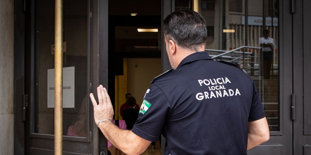 El subinspector de la Policía Local de Granada al que juzgan por malos tratos vuelve a ser denunciado por incumplir la orden de alejamiento