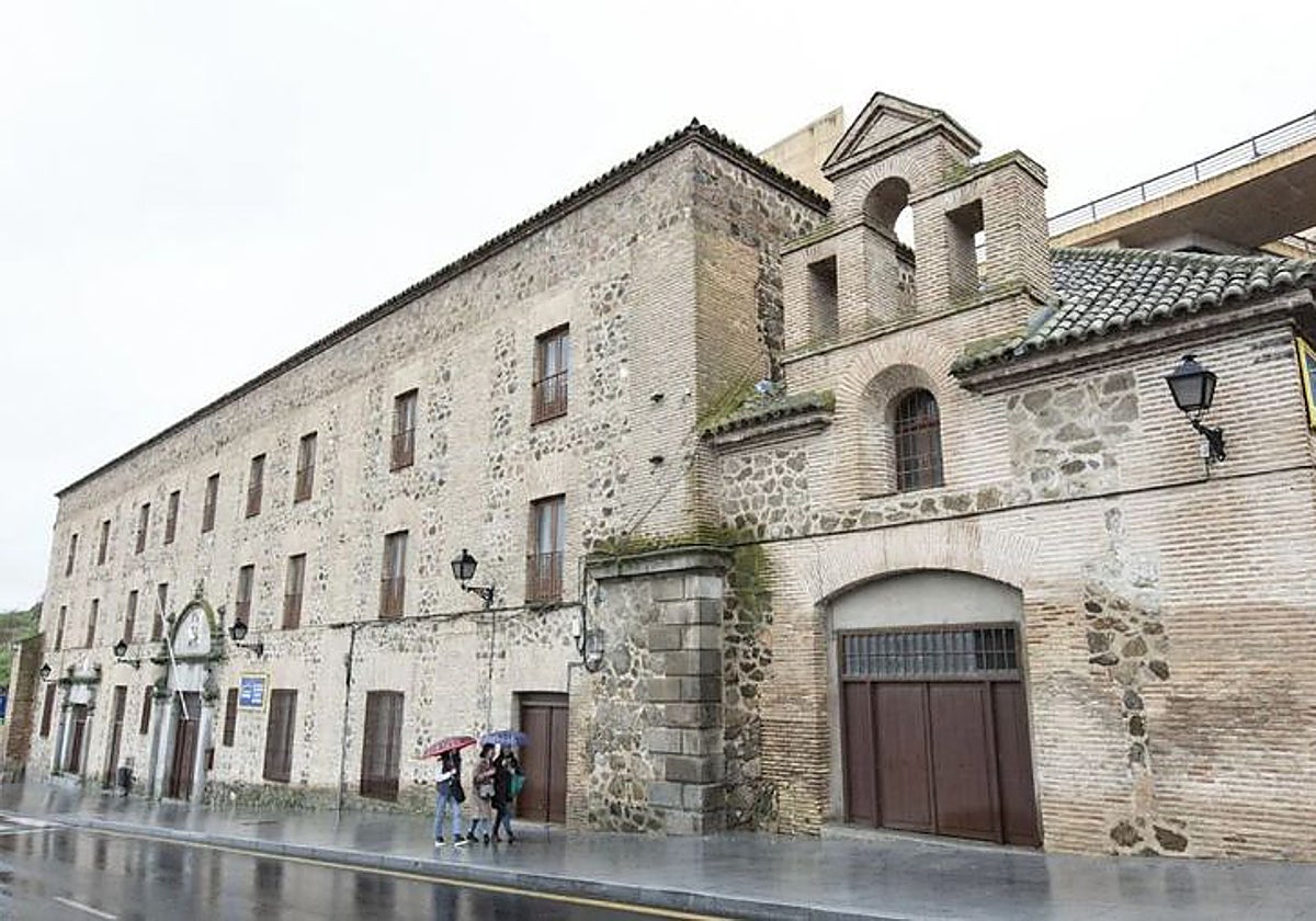 La Alhóndiga, en la imagen, por el momento sin planes de futuro conocidos