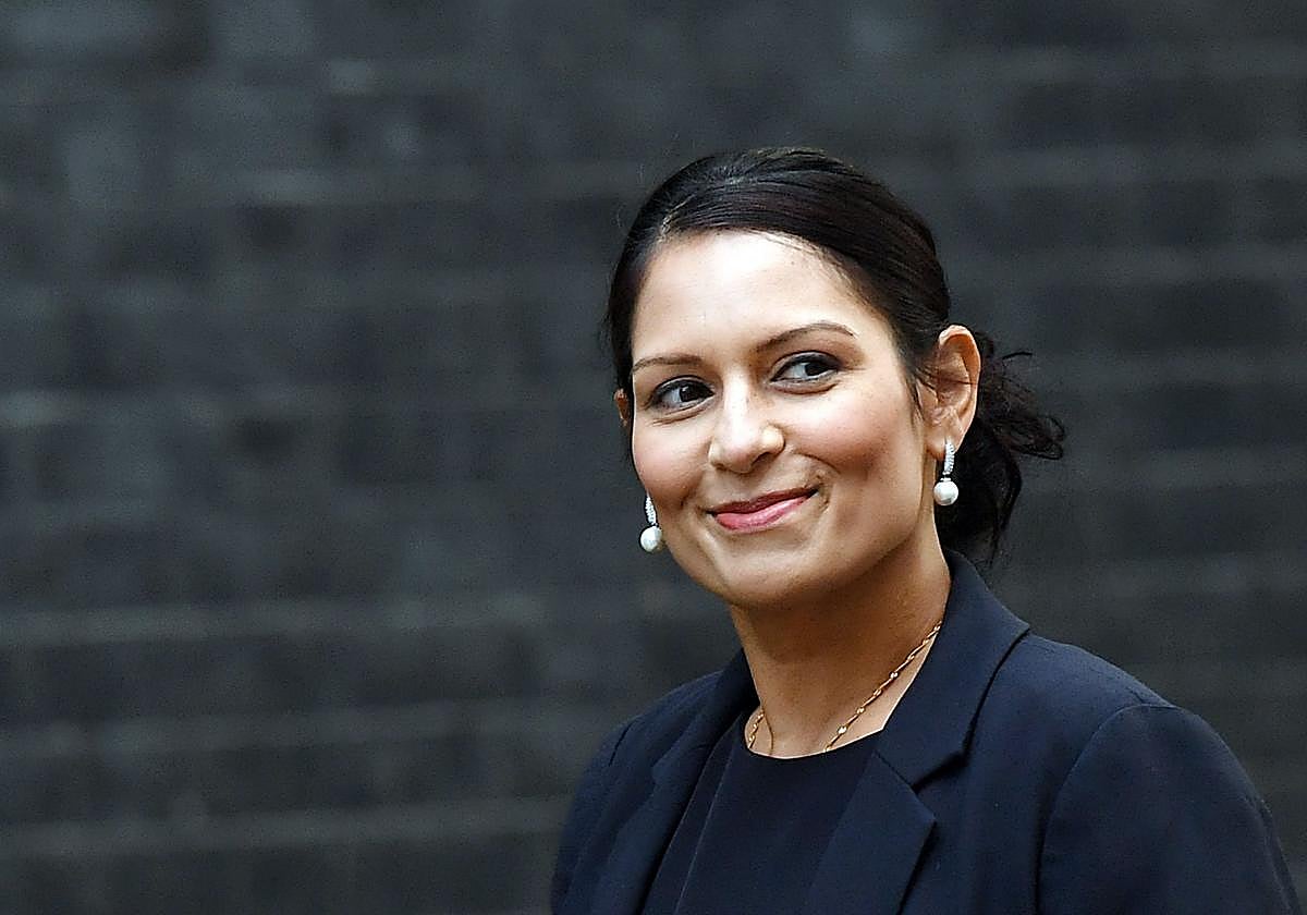 Priti Patel, la ministra del Interior que diseñó inicialmente el sistema británico por puntos