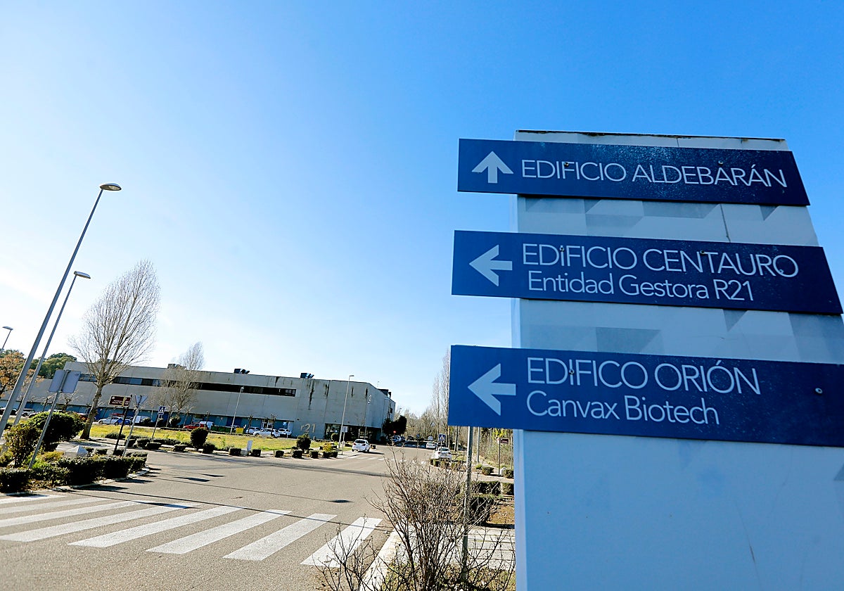 Carteles de los tres principales edificios de oficinas del parque científico y tecnológico Rabanales 21